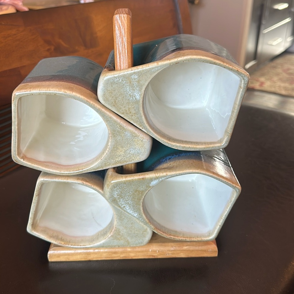 PADILLA POTTERY  Drip Glaze Coffee Mugs Set of 4 Signed And Stand
